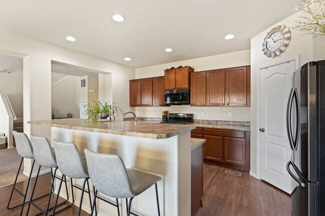 Foto del edificio - $2828 | 5BR/3BA | Beautiful Home in Larson Ranch on Intrepid Way