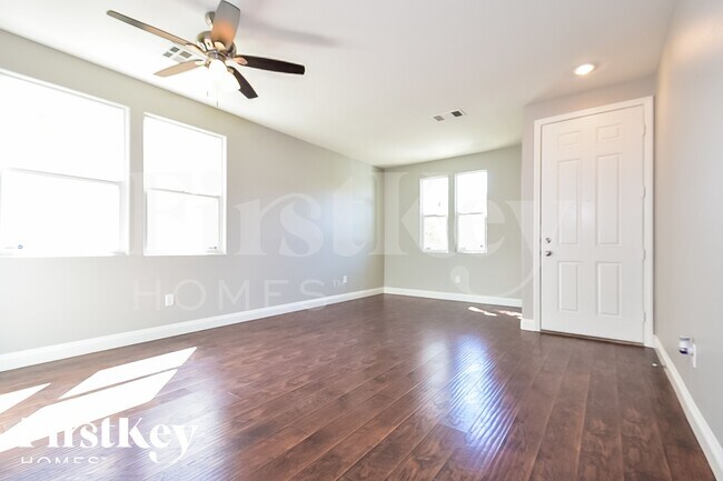 Foto del edificio - 6694 Wood Thrush Pl