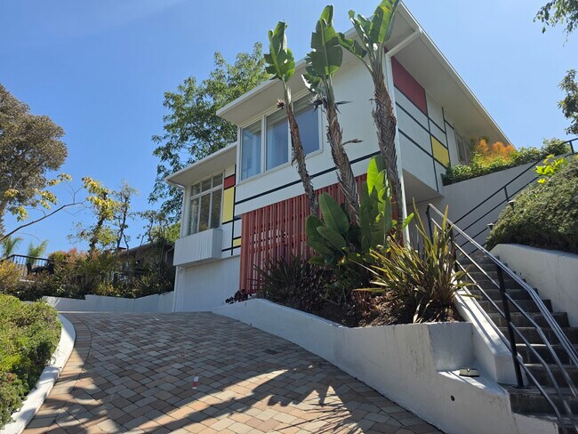 Foto del edificio - 310 S Thurston Ave