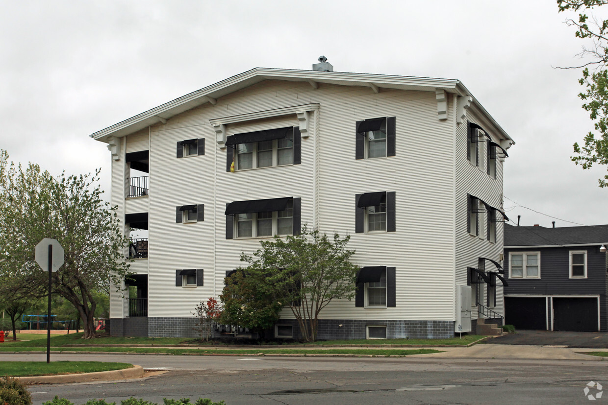 Building Photo - Shartel Arms