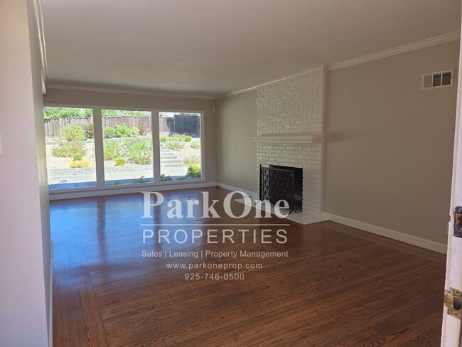 Building Photo - 137 Lombardy Ln