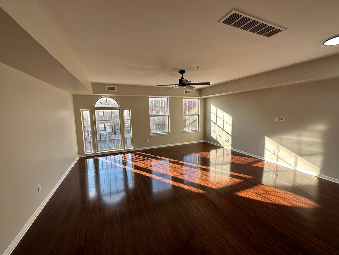 14071 Lakeside Blvd N Unit 1, Shelby Township, MI 48315 Condo for