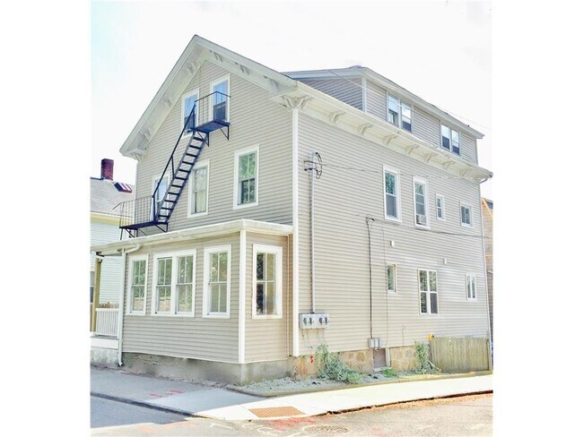 Building Photo - 427 Spring St