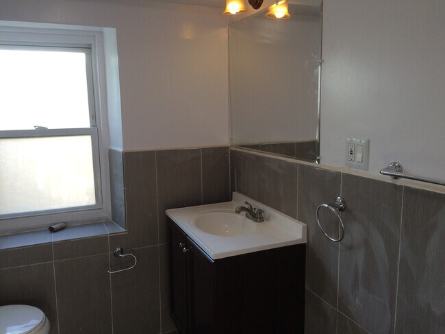 Bathroom - 364 E Mechanic St