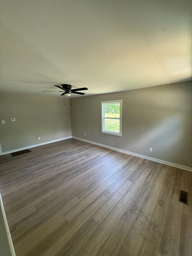 Building Photo - CHARMING 3 BEDROOM, 2 BATH HOME IN BIRMINGHAM!