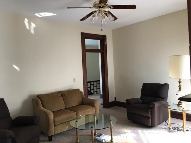 Building Photo - 103 E 22nd St