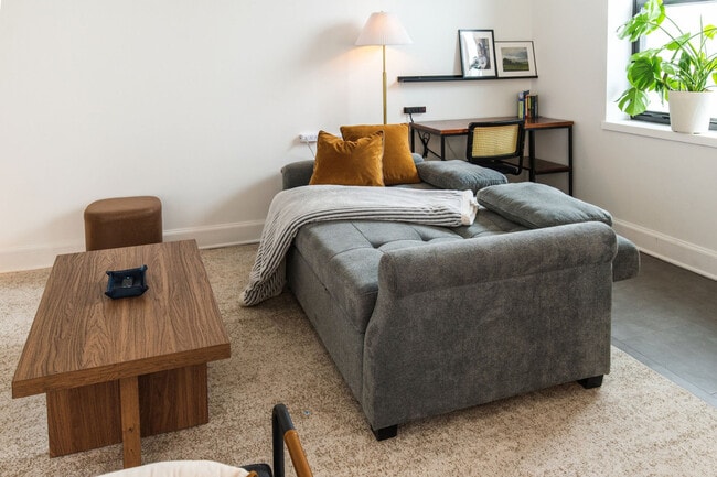 Building Photo - 758 North Broadway-SI ID1379068P