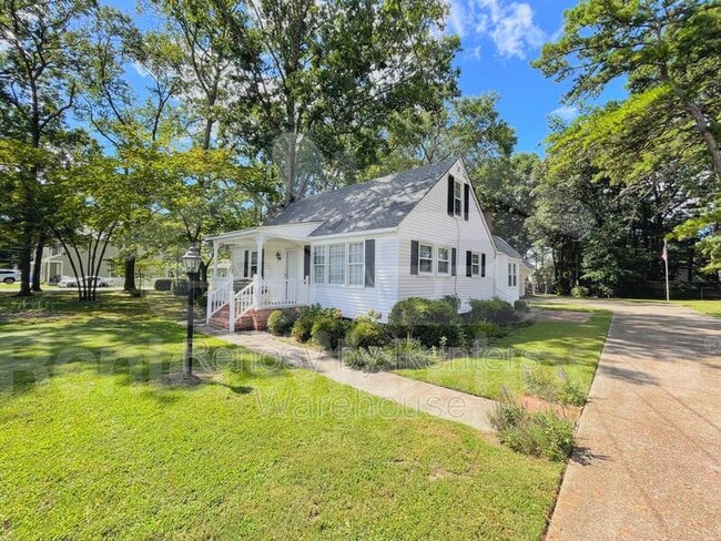 Building Photo - 1619 Laurel Ave