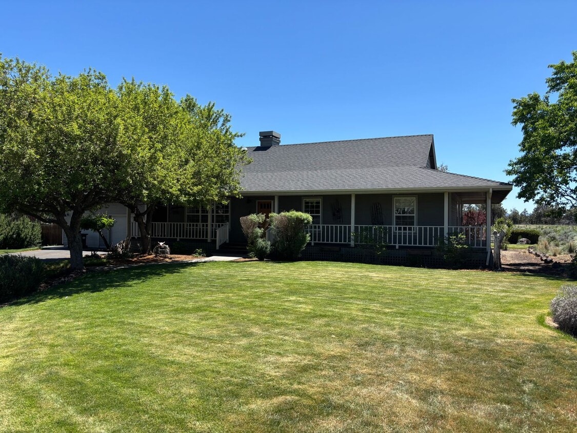 Primary Photo - Great Tumalo Single Story Home with Mounta...