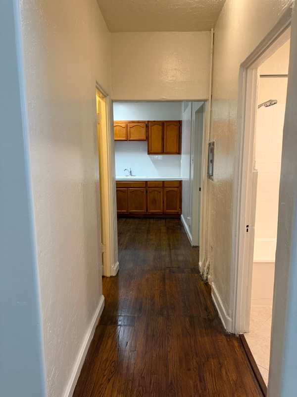 Building Photo - 636 N Plymouth Blvd