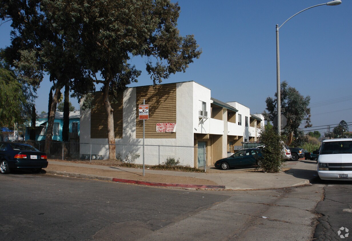 Primary Photo - 4444 Redwood St