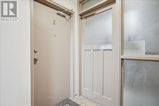 Building Photo - 2354 Queensway Dr
