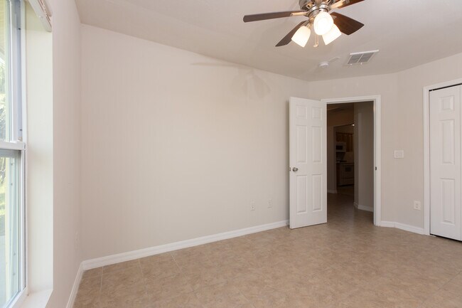 Foto del edificio - 17421 Meadow Lake Cir