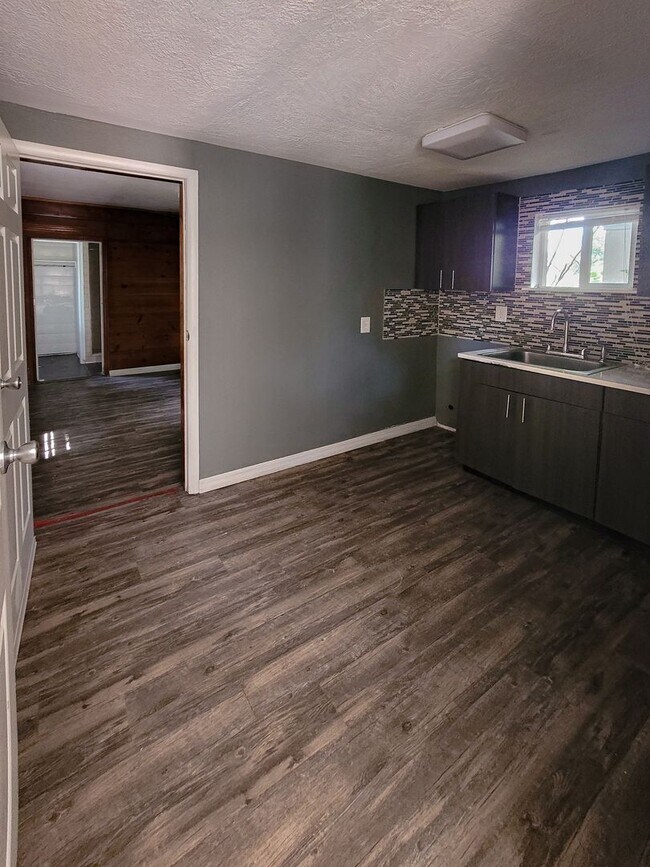 Building Photo - 1 Bed | 1 Bath in Midtown Tulsa!