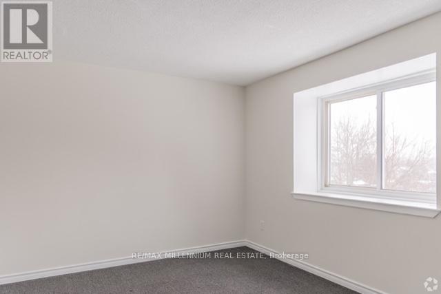 Photo du bâtiment - 414 Stone Rd W