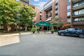 Building Photo - 1100 Clarendon St