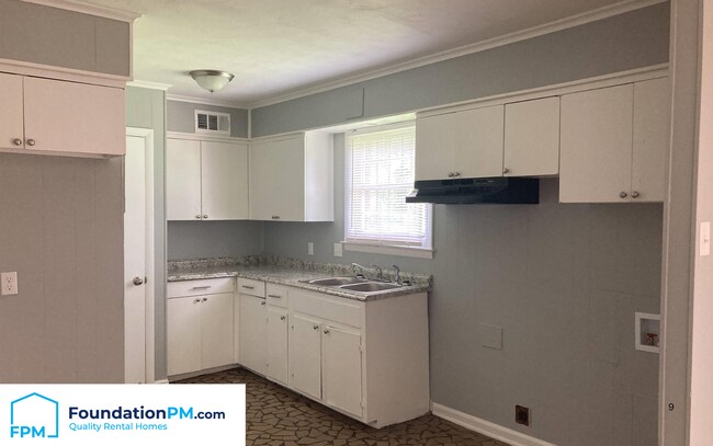 Foto del edificio - 409 Whiteville Ave