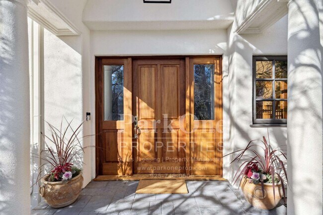 Building Photo - Stunning Grand European-Style Home with Panoramic Bay Views