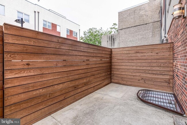 Foto del edificio - Northern Liberties Townhome with 2 Car Parking