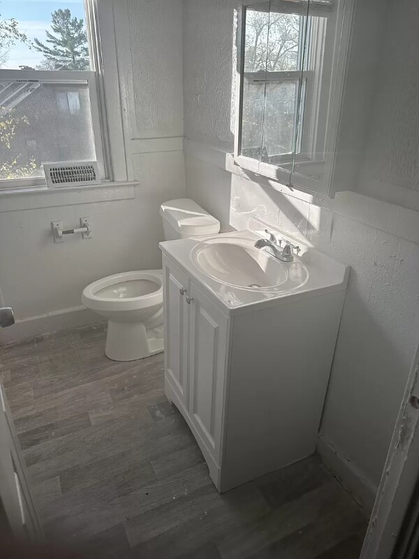 Foto del edificio - 8248 Roselawn St