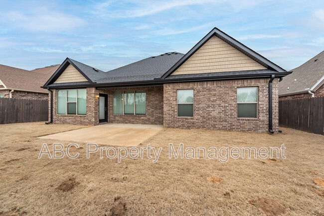 Building Photo - 3407 SW Mistletoe Ave