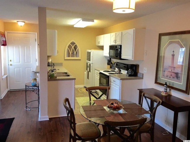 Building Photo - 8796 Cloister Dr