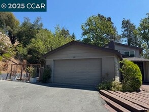 Building Photo - 3 Bel Air Ct