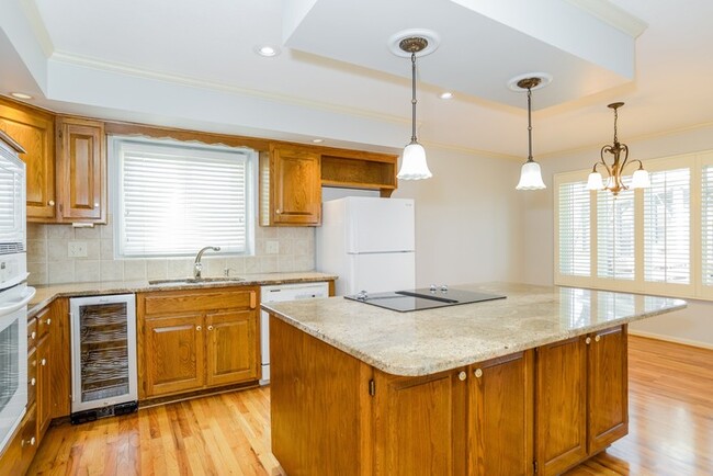 Building Photo - Fantastic 3 Bedroom Home