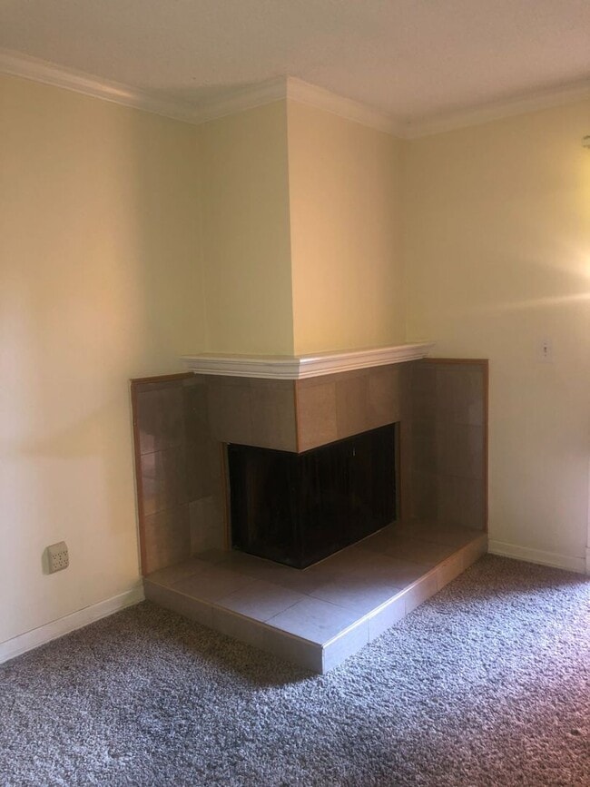 Foto del edificio - Convenience galore is what describes this condo!