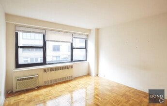 Building Photo - 340 E 74th St
