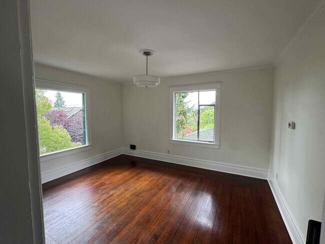Foto del edificio - 4275 Whitman Ave N