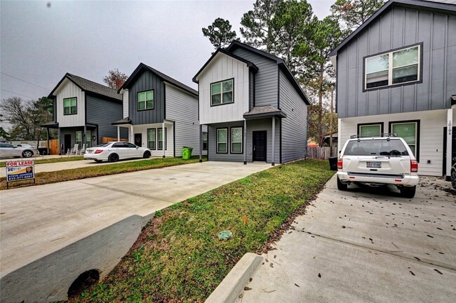 Building Photo - 10196 Barberry St