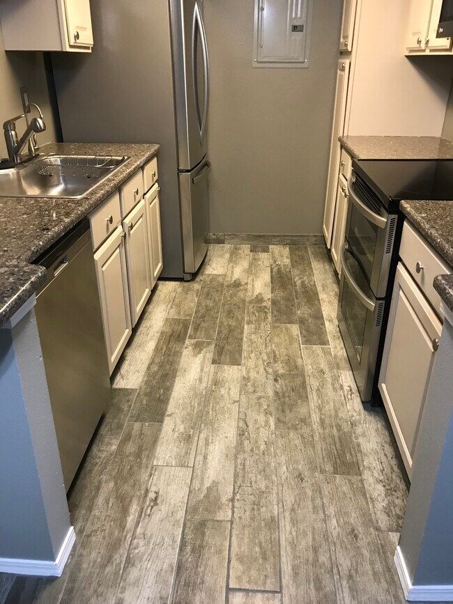 Kitchen - 8225 Fairmount Dr