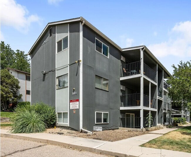 Foto del edificio - 1684 Riverside Ave