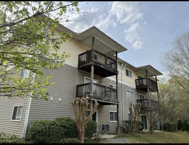 Building Photo - 303 Smith Level Rd