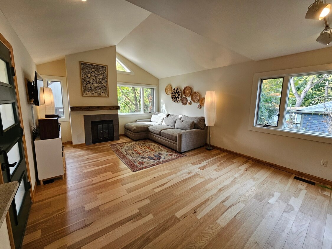 Primary Photo - 808 Jones Dr