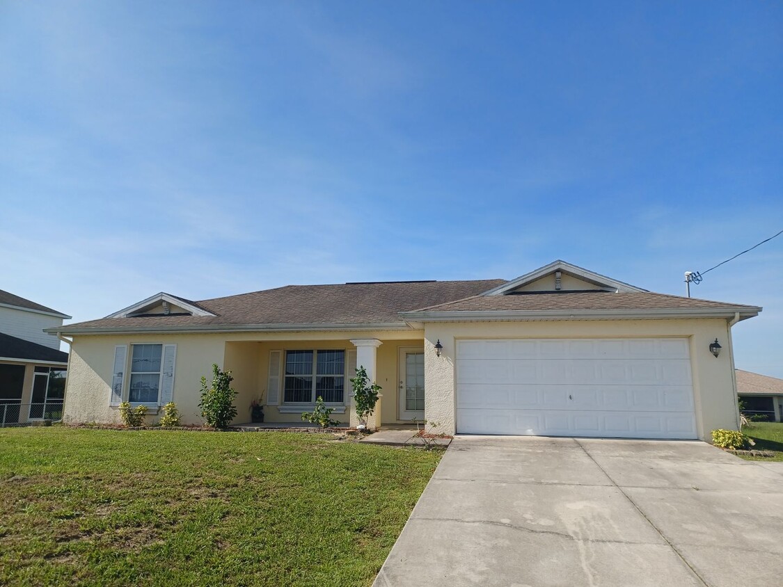 Primary Photo - Single Family 3/2 with a Fenced Yard