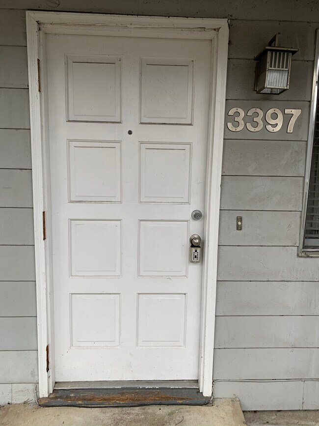 Building Photo - Aloha Four Plex