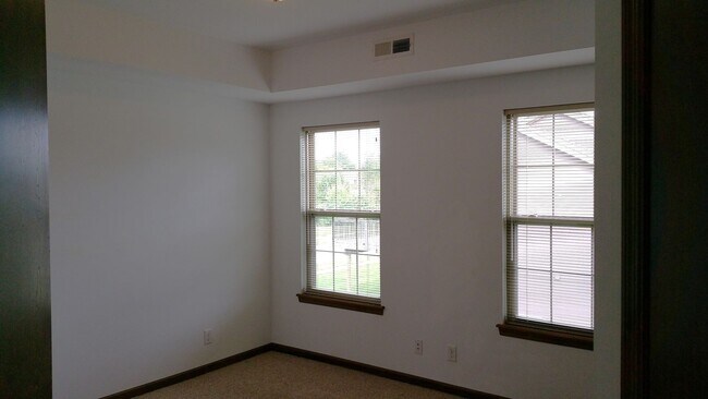 Building Photo - 2 bedroom, 2 bath condo in North Liberty