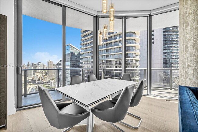 Foto del edificio - 45 SW 9th St