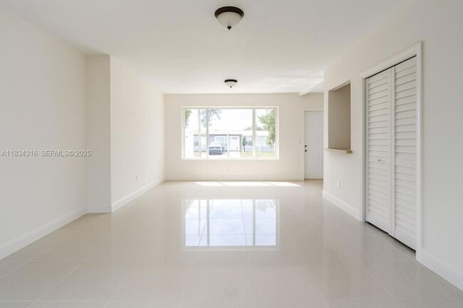 Building Photo - 3110 SW 33rd Ave