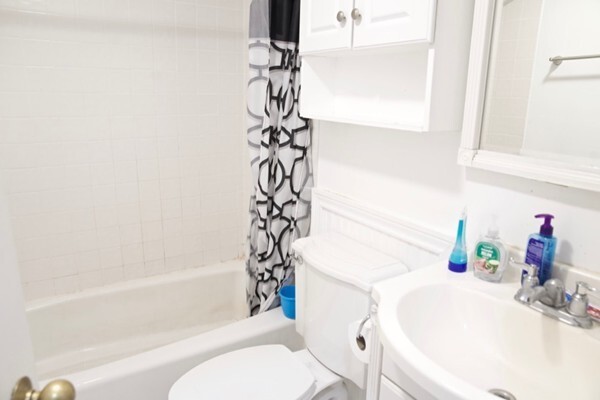 Primary Photo - 390 Riverway