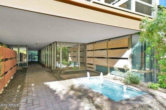 Building Photo - 7121 E Rancho Vista Dr