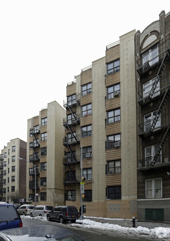 Primary Photo - 2205 Creston Ave