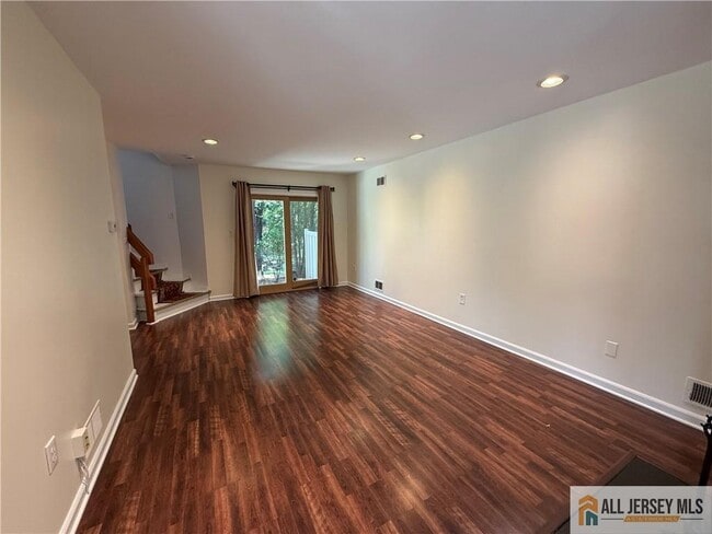 Building Photo - 1009 Schmidt Ln