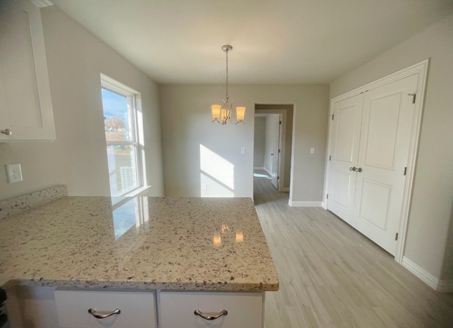 Building Photo - Charming 2bd 2ba Close to the Silo Schools