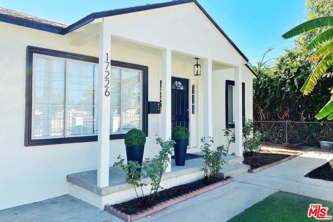 Foto principal - 17226 Vanowen St