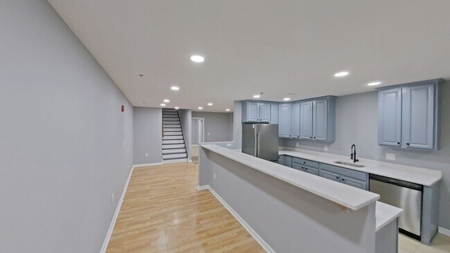 Photo - 1831 W Diamond St Apartment
