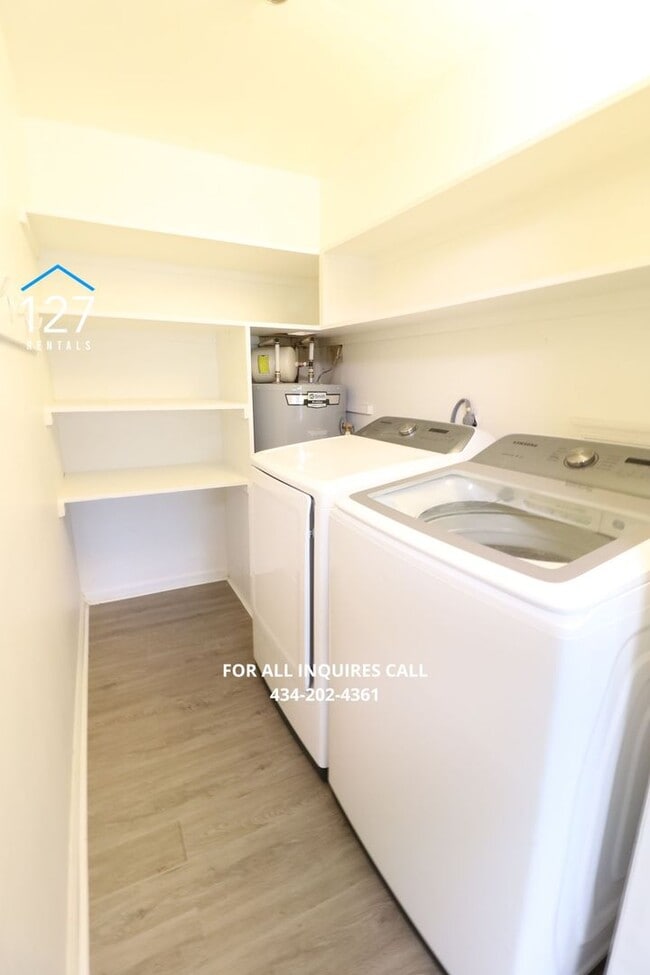 Building Photo - 2-Bedroom Duplex with In-Unit Laundry & Lawn Care Included!
