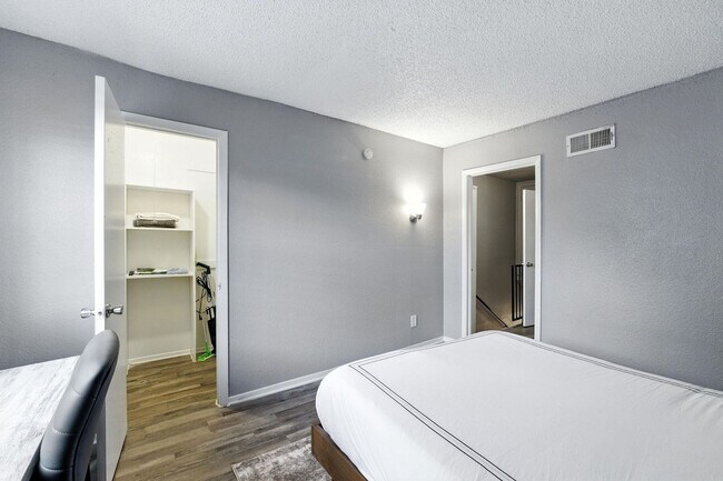 Foto del edificio - 600 W Pioneer Pkwy